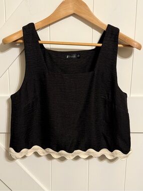 Dragonfly Women’s Small Black Cropped Tank with Cream Scallop Hem - K-Dreamfy